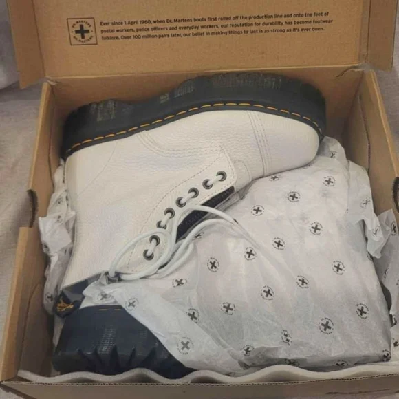 Dr. Martens NEW White SINCLAIR Boots ( US SIZE 9 ) - Picture 3 of 6